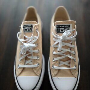 Converse Womens Chuck Taylor All Star Low Top Platform Sneakers- Size 8.5